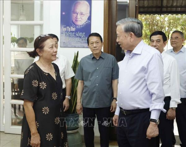 Tổng Bí thư, Chủ tịch nước Tô Lâm dâng hương tưởng nhớ các đồng chí lãnh đạo tiền bối -3