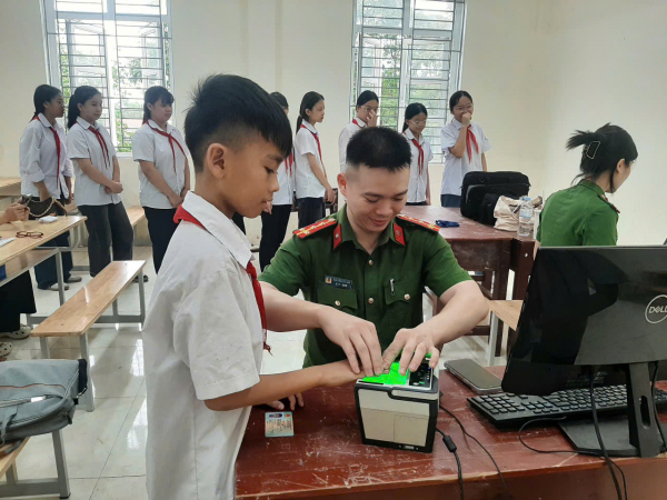 Gieo nền móng “công dân số” từ hôm nay -0