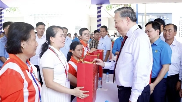 Tổng Bí thư, Chủ tịch nước động viên công nhân, người lao động ở TP Hồ Chí Minh