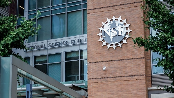 Tổng thống Trump sa thải toàn bộ thành viên Hội đồng Khoa học quốc gia