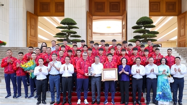 Thủ tướng Lê Minh Hưng gặp mặt, chúc mừng đội tuyển bóng đá nam U17 Việt Nam