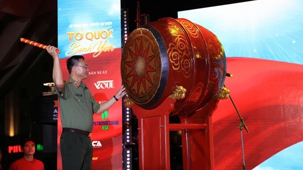 Khai mạc Gala “Tổ quốc bình yên”: Lan tỏa bản lĩnh, hun đúc “thế trận lòng dân” trong kỷ nguyên mới