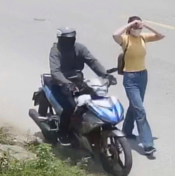 8 giờ truy bắt cặp đôi nam nữ dùng dao cướp tiệm vàng -0