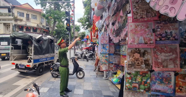 Hà Nội: Khi cửa hàng, quán ăn thực hiện nghiêm về trật tự đô thị -0