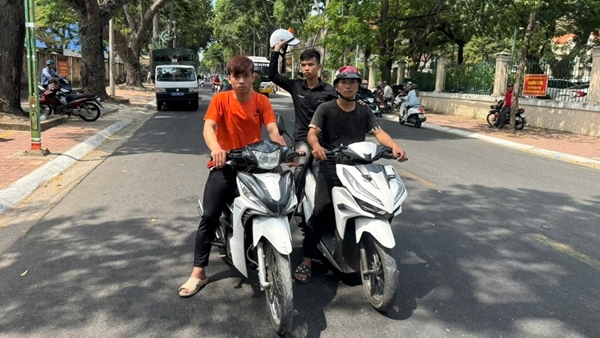 Tạm giữ 3 đối tượng dùng nón bảo hiểm đánh người trên đường