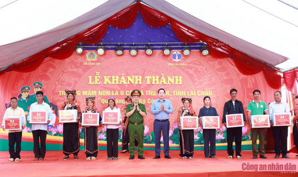 Chắp cánh ước mơ cho trẻ em nơi biên cương Thu Lũm -0