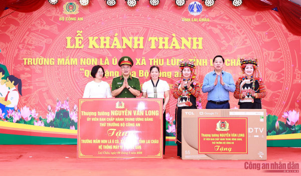 Chắp cánh ước mơ cho trẻ em nơi biên cương Thu Lũm -0