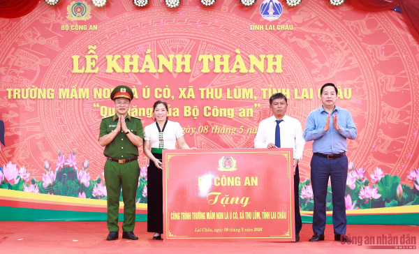 Chắp cánh ước mơ cho trẻ em nơi biên cương Thu Lũm -0