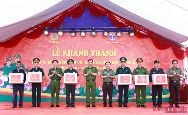 Chắp cánh ước mơ cho trẻ em nơi biên cương Thu Lũm -0