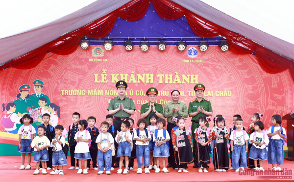 Chắp cánh ước mơ cho trẻ em nơi biên cương Thu Lũm -0
