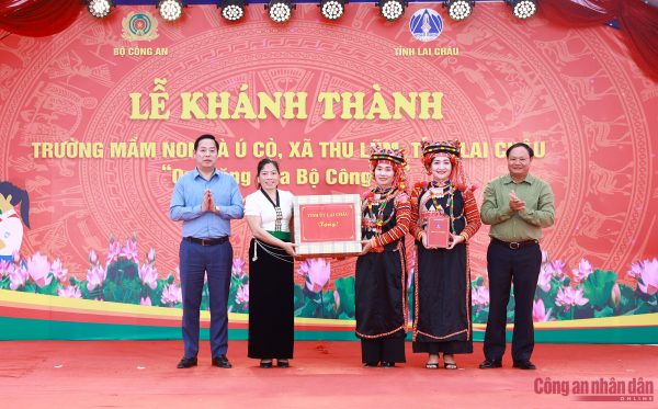 Chắp cánh ước mơ cho trẻ em nơi biên cương Thu Lũm -0