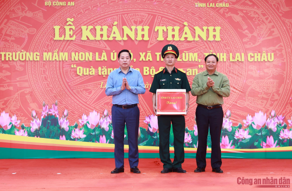 Chắp cánh ước mơ cho trẻ em nơi biên cương Thu Lũm -2