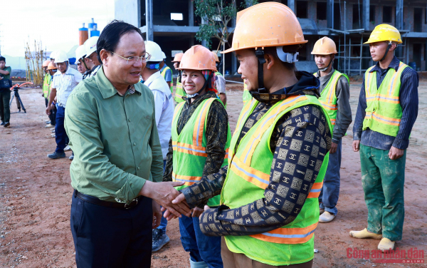 Chắp cánh ước mơ cho trẻ em nơi biên cương Thu Lũm -1