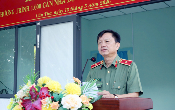 Công an TP Cần Thơ bàn giao nhà ở tặng các hộ gia đình khó khăn -0