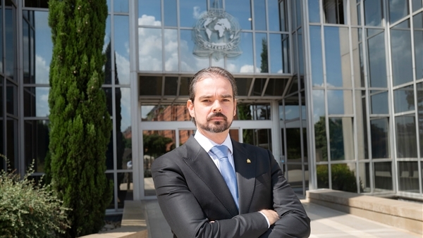INTERPOL siết vòng vây với tội phạm dược phẩm trực tuyến