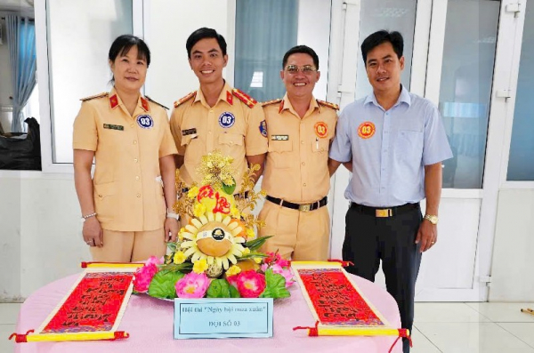 Đại úy Cảnh sát đường thủy học tập và làm theo lời Bác -0