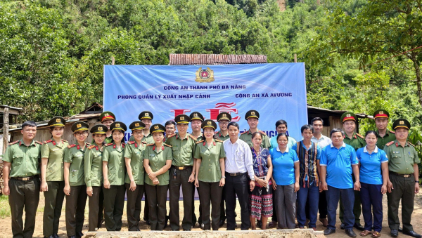 Xây dựng nhà tình nghĩa cho hộ nghèo Cơtu ở vùng biên giới Đà Nẵng -0