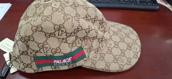 Phát hiện, bắt giữ 5.090 sản phẩm giả mạo nhãn hiệu Gucci, Chanel, Louis Vuitton -0