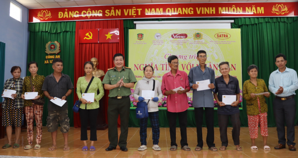 Cục Ngoại tuyến tổ chức chương trình “Nghĩa tình với nhân dân” tại tỉnh Vĩnh Long -2