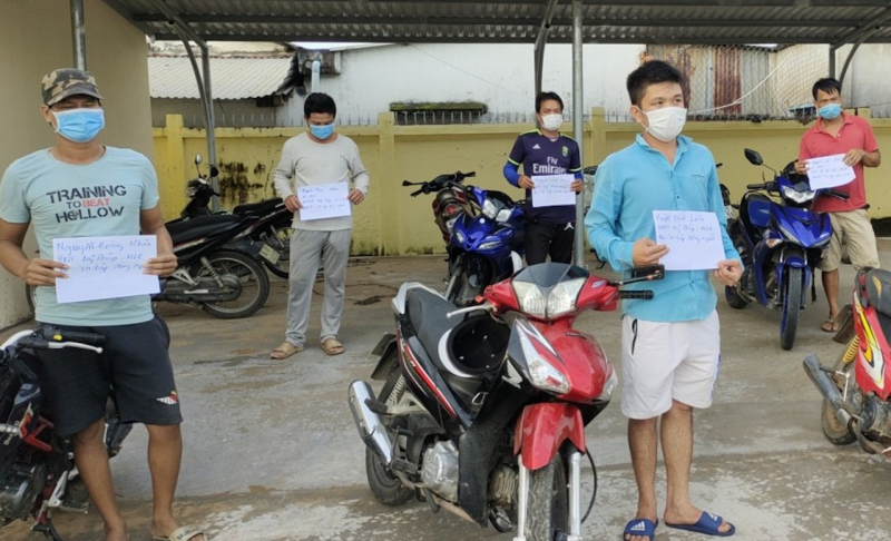 Hai chủ quán và 9 người tụ tập đánh bida, uống cà phê bị phạt 165 triệu đồng -0