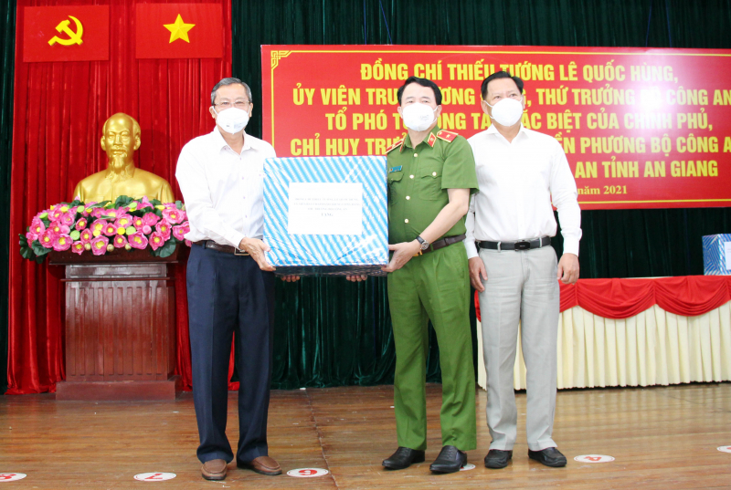 Công an An Giang quyết liệt hơn nữa, giữ vững “vùng xanh”, sẵn sàng chi viện cho các điểm nóng -0