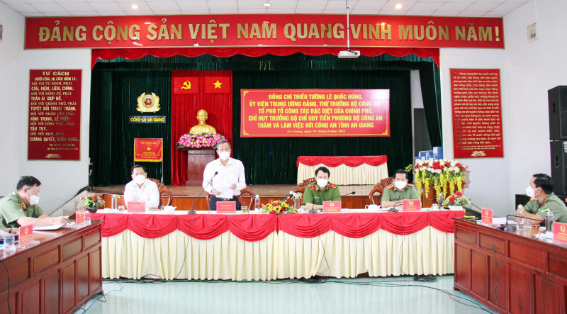 Công an An Giang quyết liệt hơn nữa, giữ vững “vùng xanh”, sẵn sàng chi viện cho các điểm nóng -0