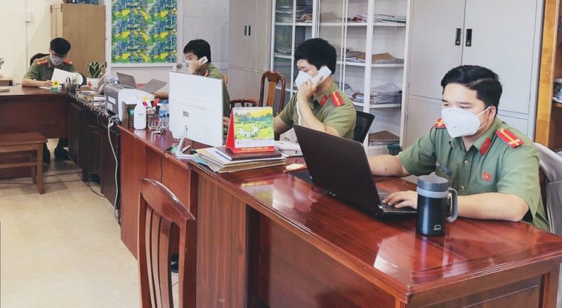 Sự hy sinh thầm lặng của những cán bộ chiến sĩ làm công tác truy vết -0