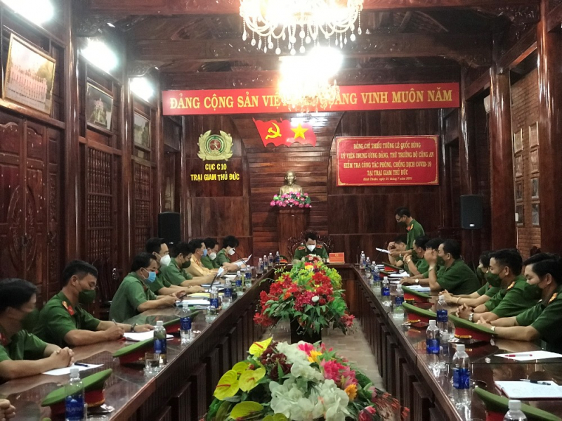 Deputy Minister Le Quoc Hung inspects Thu Duc and Huy Khiem Prisons -0