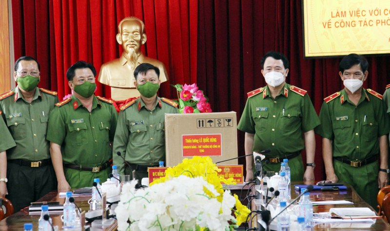 Công an Hậu Giang tận dụng “giai đoạn vàng” quyết liệt khoanh vùng, dập dịch -0