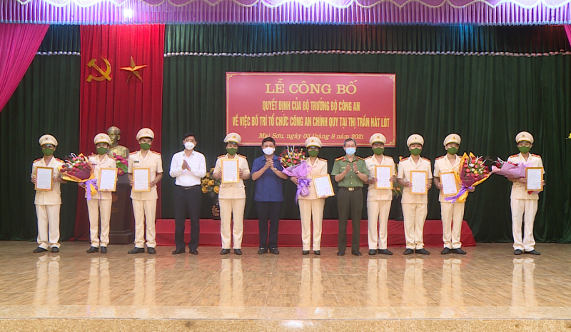 Công an Sơn La đưa hơn 1.000 cán bộ chính quy về xã -0