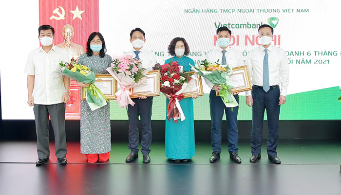 Vietcombank quyết tâm hoàn thành “nhiệm vụ kép” trong 6 tháng cuối năm -1