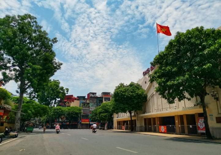 Nắng nóng diện rộng ở khắp các khu vực, miền Nam có mưa rào và giông -0