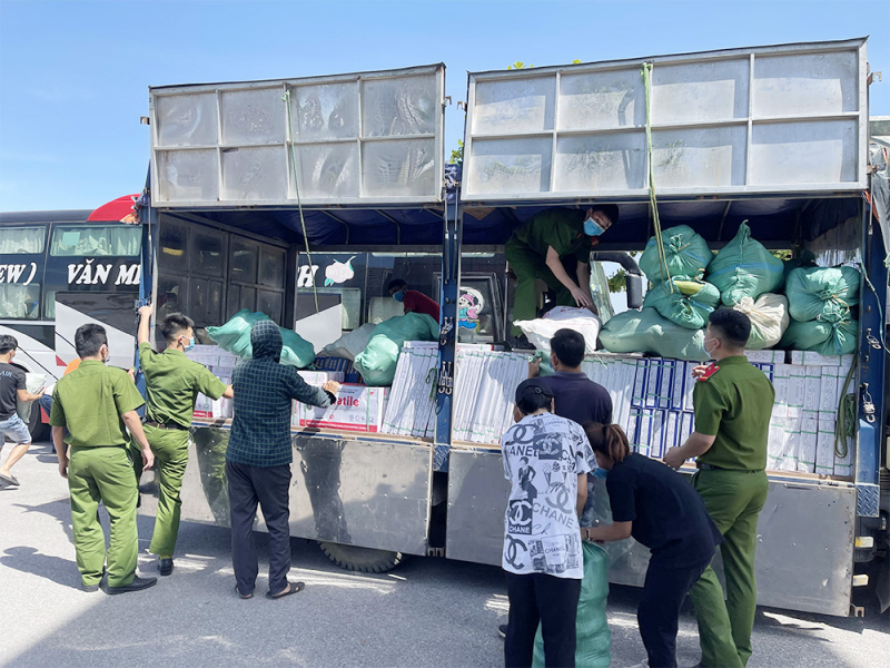 Ủng hộ 5 tấn thực phẩm và nhu yếu phẩm, vật tư phục vụ phòng chống dịch chi viện miền Nam -0