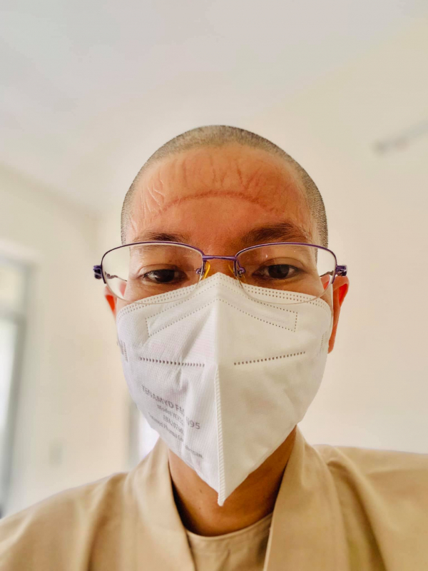 Sư cô tình nguyện ở bệnh viện dã chiến -0