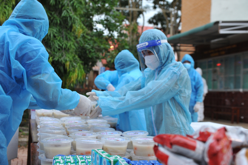 Đoàn xe đầu tiên chở công dân Đắk Lắk về quê nhà an toàn -0