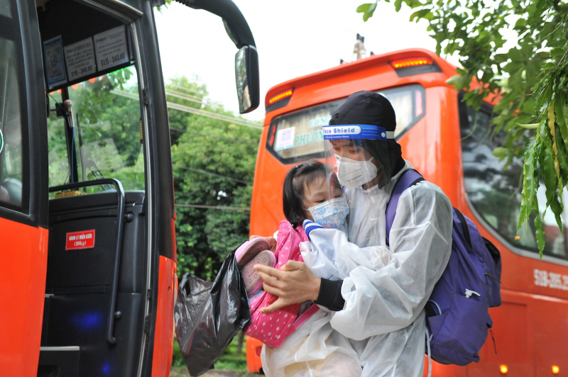 Đoàn xe đầu tiên chở công dân Đắk Lắk về quê nhà an toàn -0