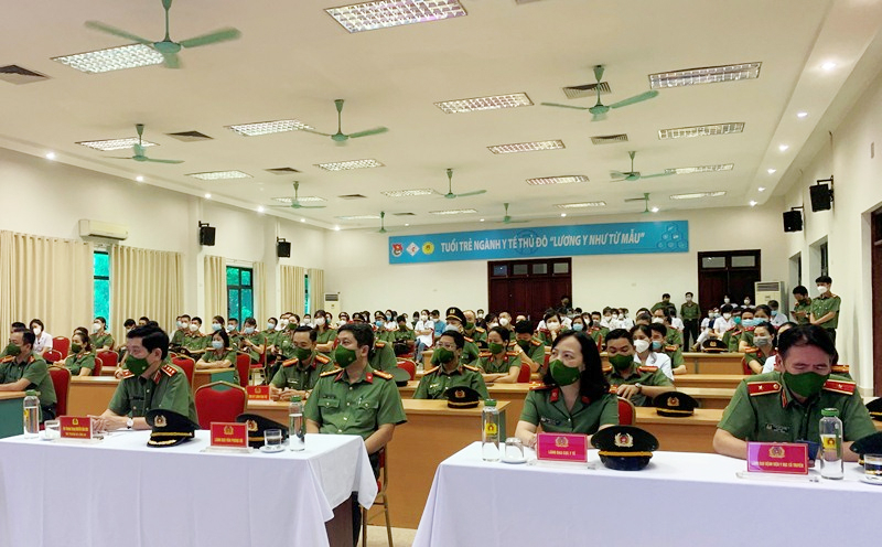 Thêm 46 cán bộ y, bác sĩ CAND xuất quân, hỗ trợ TP Hồ Chí Minh và Bình Dương chống dịch -0