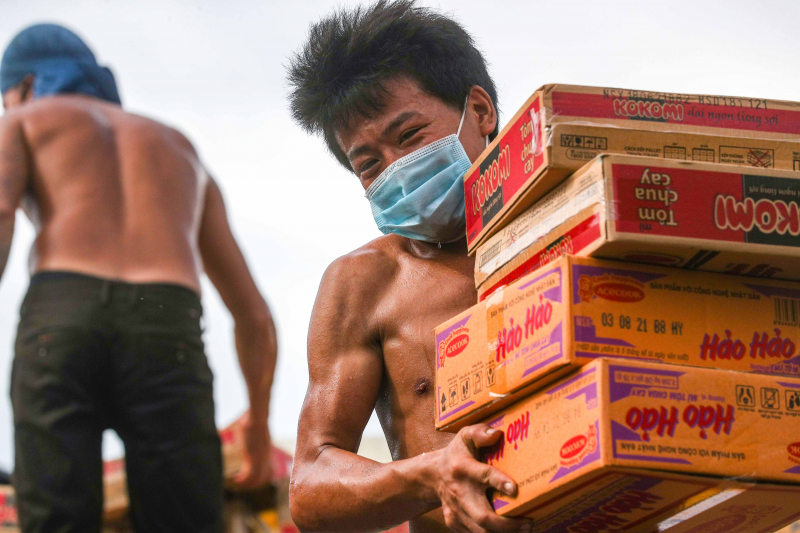 300 tấn hàng hoá của nhân dân Hoà Bình gửi tặng đồng bào TP. Hồ Chí Minh -3