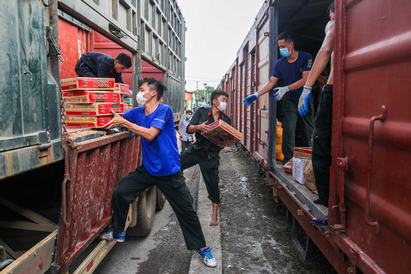 300 tấn hàng hoá của nhân dân Hoà Bình gửi tặng đồng bào TP. Hồ Chí Minh -6