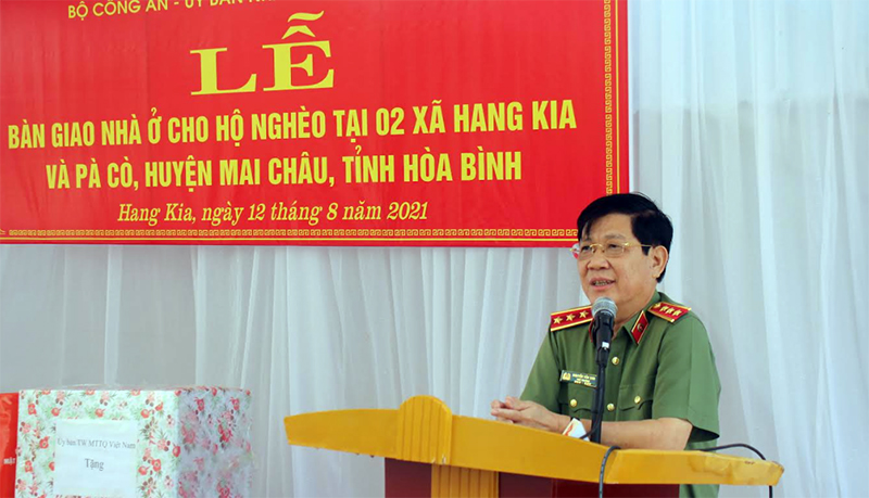 Lễ bàn giao nhà ở cho hộ nghèo tại huyện Mai Châu -0