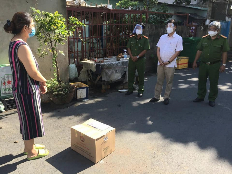 Bảo vệ dân phố qua đời do mắc COVID-19 trong lúc làm nhiệm vụ  -0