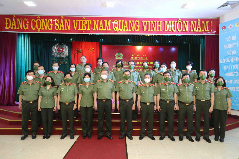 Minister To Lam inspects medical examination and treatment at Hospital 19/8 -1