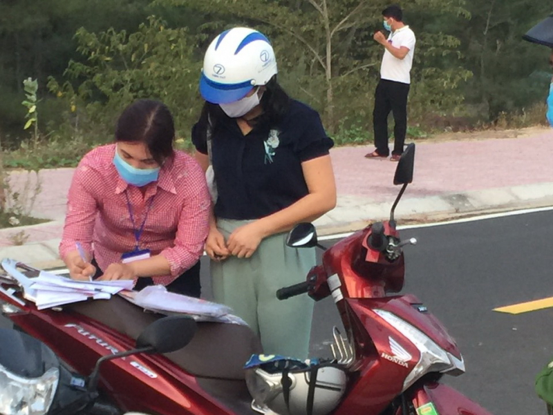 Vi phạm phòng, chống dịch, Trưởng Ban KT-NS HĐND tỉnh Phú Yên cùng một phụ nữ bị xử phạt. -0