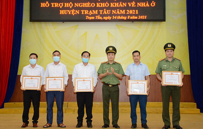 Tổng kết Đề án hỗ trợ hộ nghèo khó khăn về nhà ở năm 2021 tại huyện Trạm Tấu -0