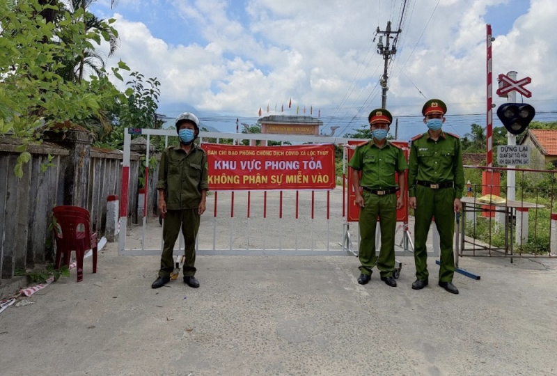 Tạm đình chỉ công tác Chủ tịch xã vì giám sát người sau cách ly không nghiêm -0