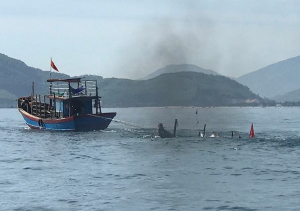 Va chạm tàu cá với tàu hàng, 2 ngư dân mất tích trên biển -0