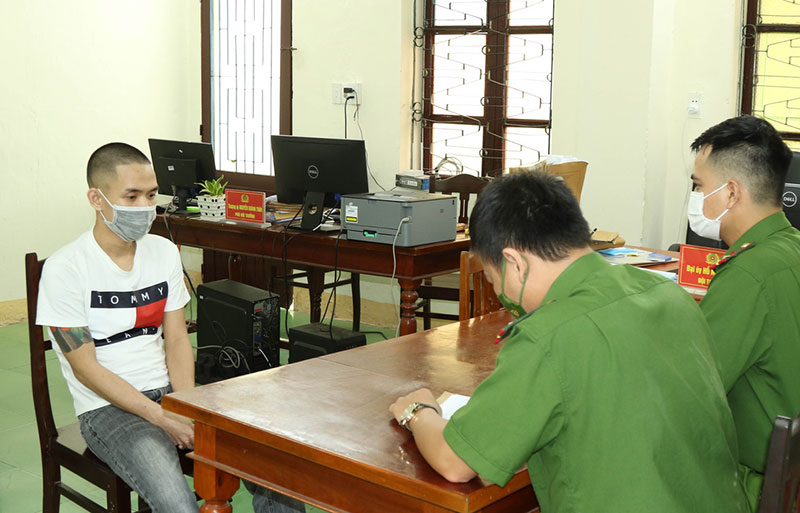 Đối tượng cầm đầu đường dây mua bán trái phép chất ma túy ra đầu thú -0