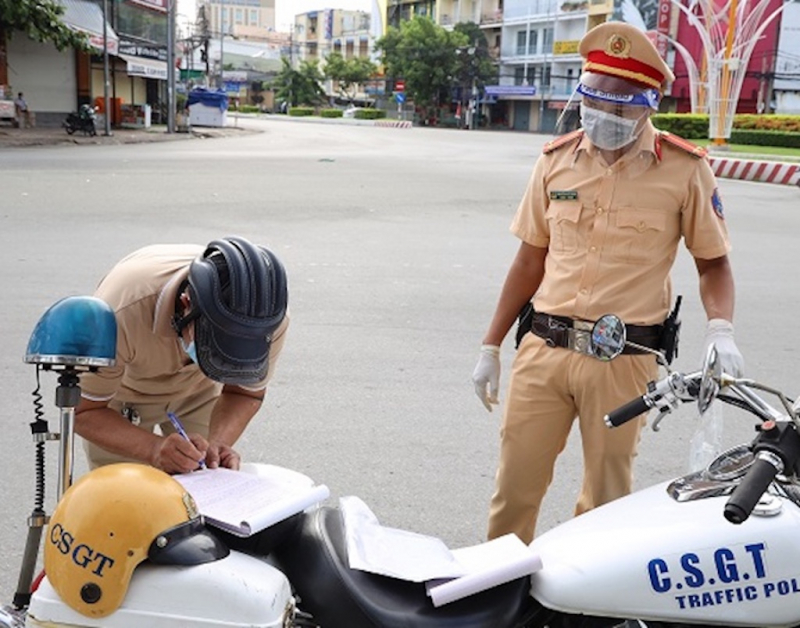 Giảm tiền phạt cho nam sinh viên ra đường vì “quên mã PIN thẻ ATM” -0