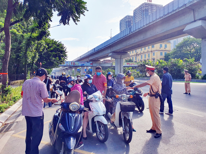 Triển khai 6 tổ liên ngành kiểm soát chặt người ra đường -0
