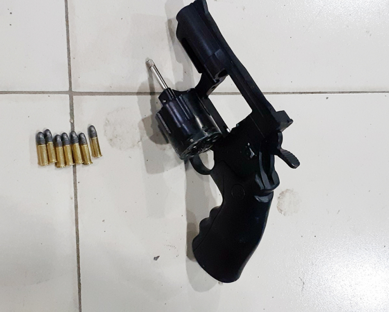 Bắt tạm giam 3 đối tượng trong đường dây mua bán trái phép súng quân dụng -0